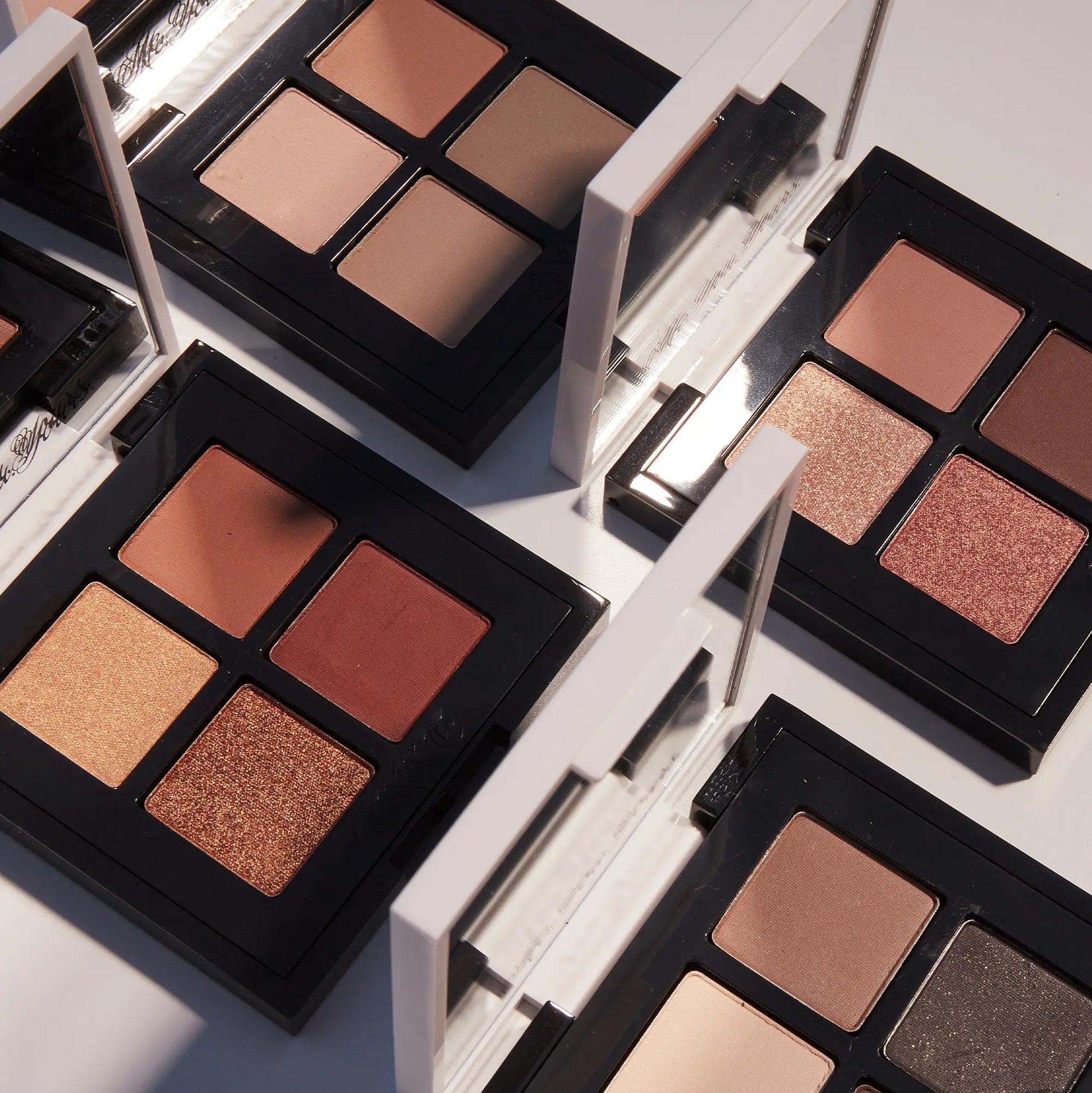 GXVE EYE SEE IN COLOR Danger Zone - Multidimensional Eye Shadow Quad
